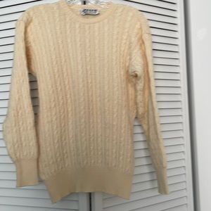 JAEGER 100% Wool cable knit sweater. In like new condition. Size Medium